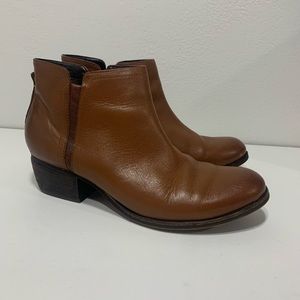 Clarks May Pearl Ramie Leather Ankle Boots size 9.5